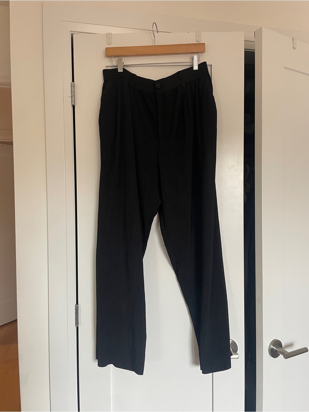 Zara Men's Black Plisse Trousers
